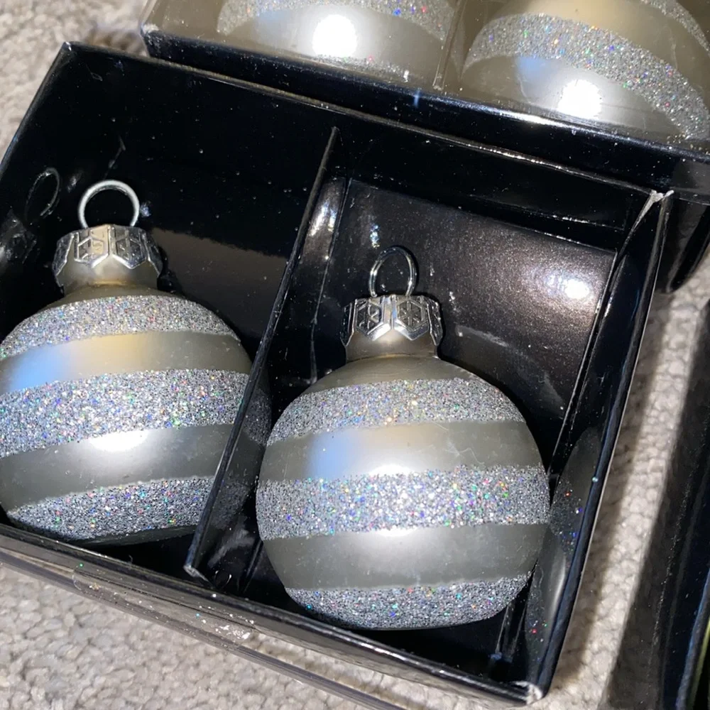 Dining‎ place Card Holders Christmas Ornament shape Set (8) Silver & Green